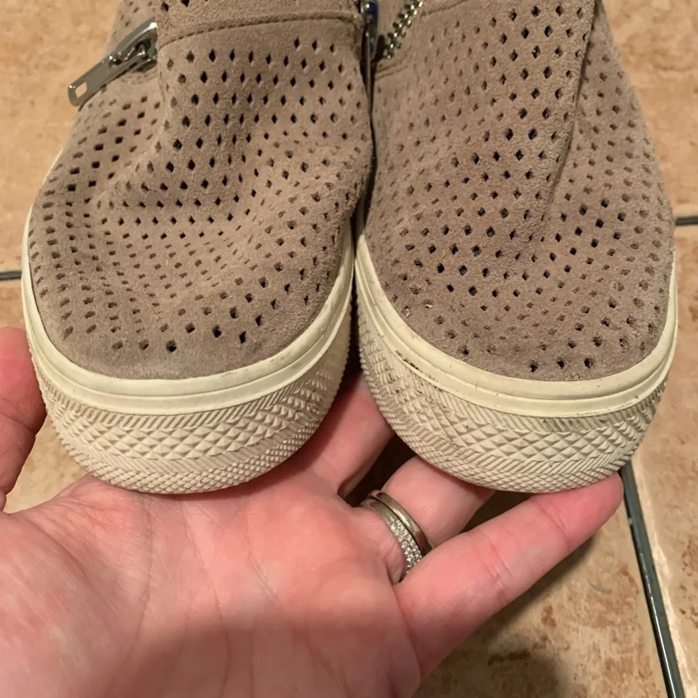 Steve Madden Wedgie Wedge Sneakers in Taupe Size 7.5